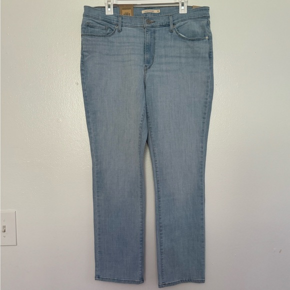 Women's Levi's® Classic Straight-Leg Light Wash Jeans - Picture 5 of 15